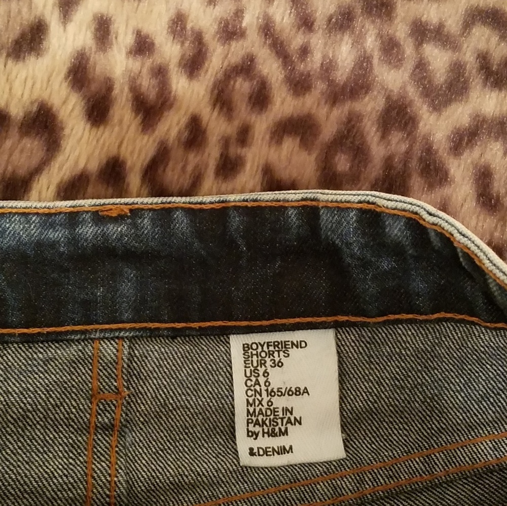 H&M mid to high waisted shorts. - Picture 3 of 6